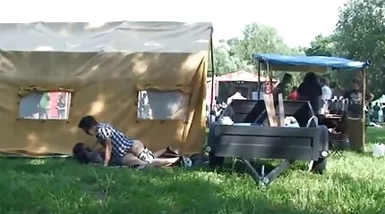 Orosz szépség természetes mellekkel maszturbál puncit a erotikus filmek ingyen zuhany alatt.
