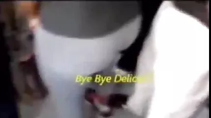 Fekete online szex video göndör mulatt lány szar.