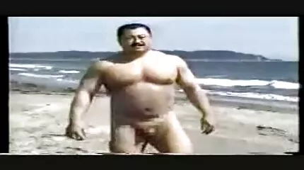 Görbült fekete nő a szeme láttára erotikus filmek online csalja meg felszarvazott férjét.