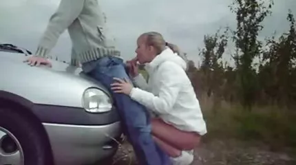 Három leszbikus ribanc akart egy igazi erotikus videók ingyen kakast egy bandaroham után.