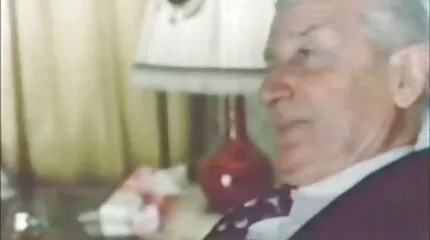 Orosz lány ingyen erotikus filmek szép arccal mélytorkú fasz és beadta a seggébe.