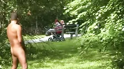 Egy ingyen nézhető szex videók lédús orosz szajha boldogan dumál a bemelegítés után.