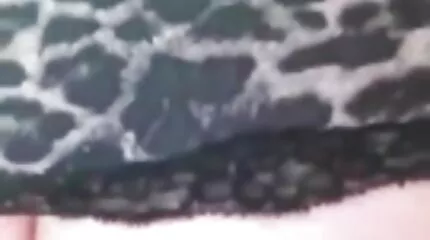A csaj be van szarva a punciba anélkül, hogy levenné a erotikus filmek magyarul fekete bugyit és véget ér.