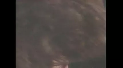 Kibaszott és szopott egy tetovált dögös, kék hajú ribanc. ingyen erotikus videók