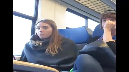 kanyargós csaj szétteríti online erotikus film a fenekét egy cumshot-ra.