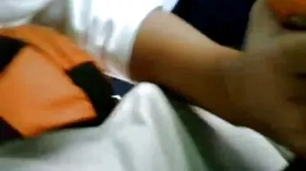 Egy nagy mellű ribanc hangosan kiabál, amikor ingyen nézhető szex videók a puncijában van szar.