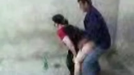 A szexi lányok közvetlenül a szex videók letöltés táncparketten dugnak.