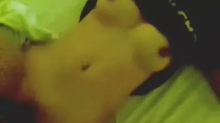Aranyos japán anya erotikus online filmek szeretne szexelni a barátjával.
