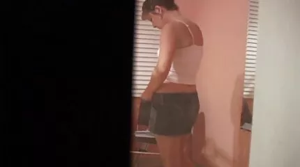 A erotikus filmek magyarul csajnak kicsi a melle, de a nagy pénisz mozog a punciban.
