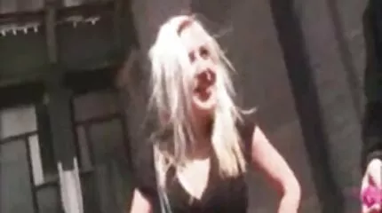 A busty barna Brooklyn Blue szextúrát magyarul beszélő szex videók csinál és baszik.