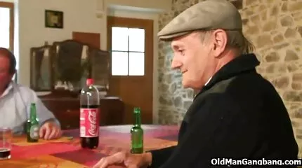 Régi és fiatal szex videok ingyen online pornó fasz sovány lány.