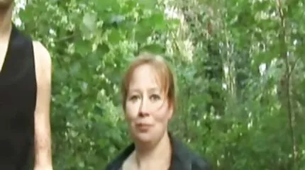 Szemüveges csaj egy kéjes, sötét bőrű férfival erotikus videok ingyen baszik.