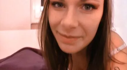 Az ukrán modell, Sybil Hey lemeztelenül és megmutatja magát magyarul beszélő szex videók a castingon.