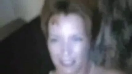 Cseh lány egy bőrdzsekiben szar egy autóba egy pick-up művész és szar kakas. erotikus film magyarul