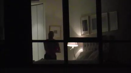 Orosz pornómodell egy szex filmek online barátjával mesterséges péniszt választott.